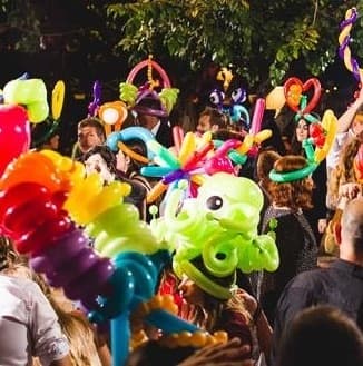 Dancing with balloons