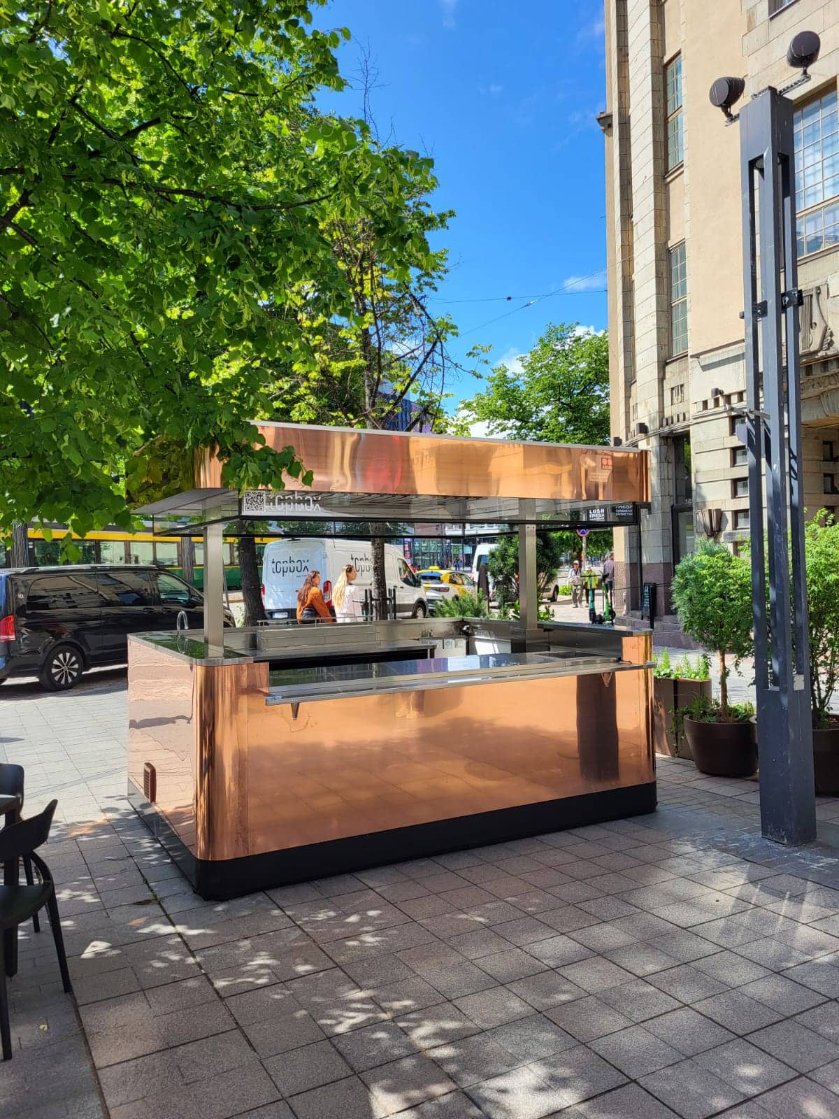 Topbox Bar for Hotel Terrace with Copper-Coloured Cladding