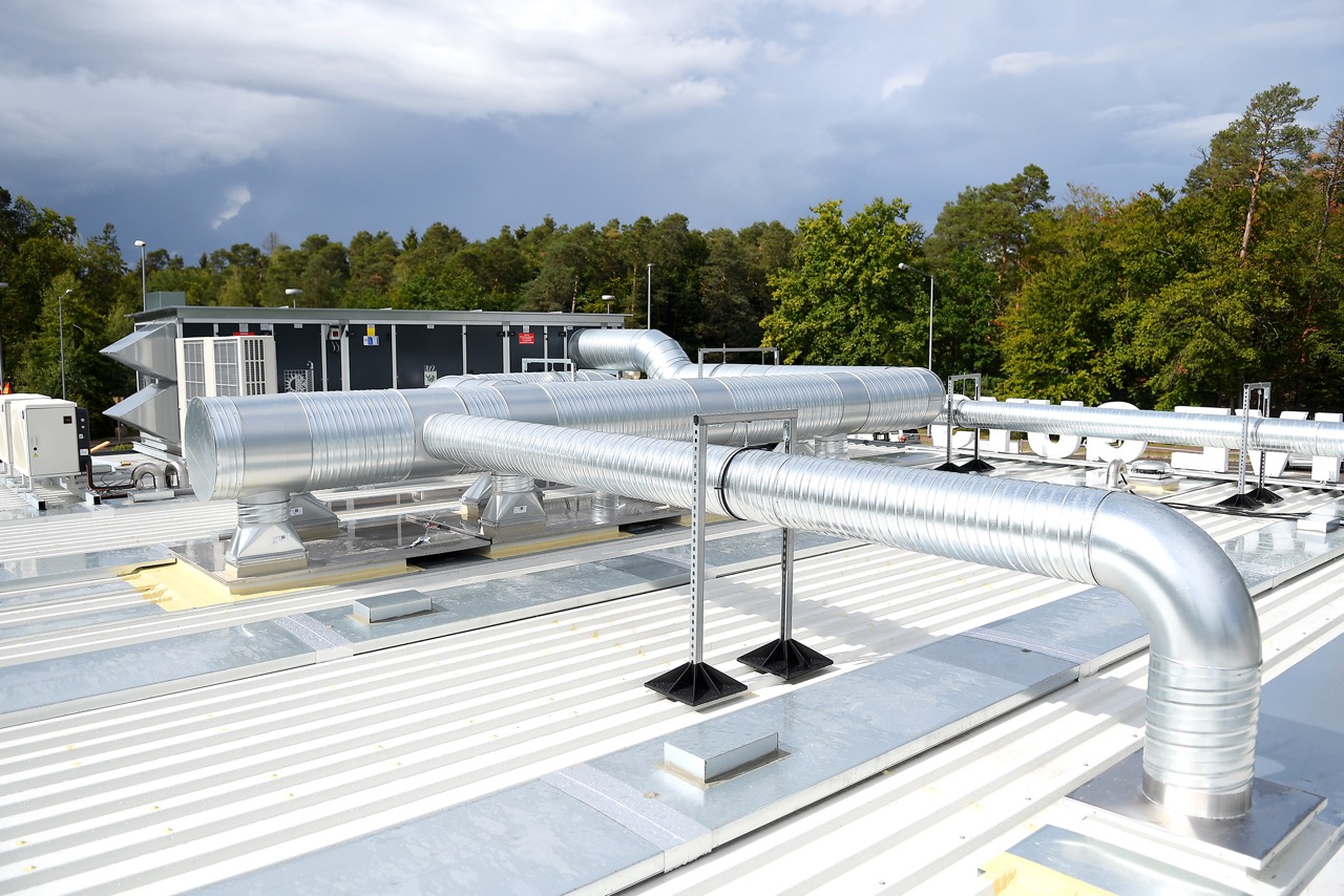 ROKA realisiert mit dem QUB® System einen Freestander für FIVE GUYS