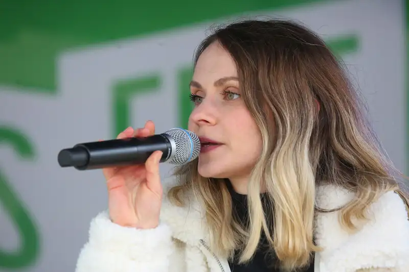 Sängerin Geli Gold mit den JAZZIS beim Frühlingsfest in Oberhausen