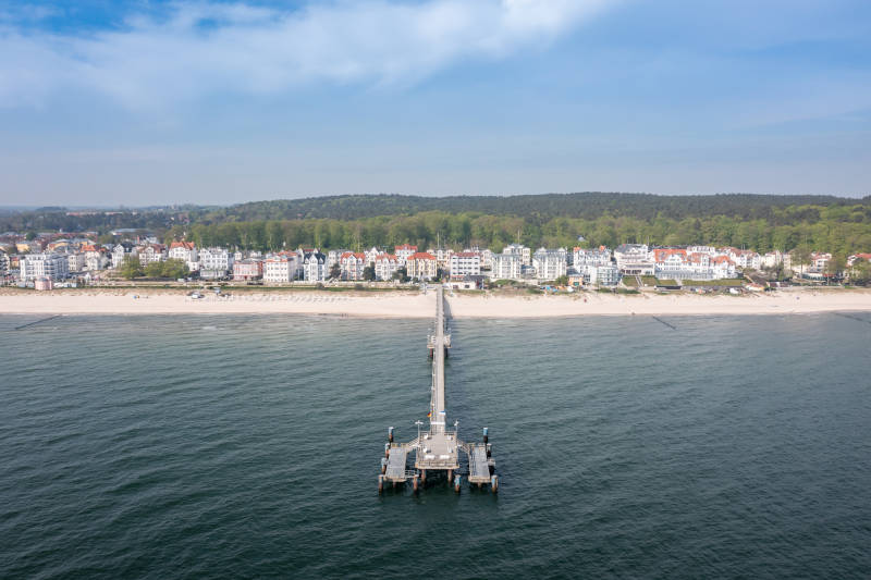 Blick auf die Seebrücke Bansin vom Meer