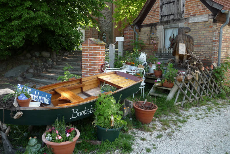 Ruderboot im Fischerdorf Krummin am Achterwasser