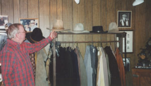 lester-hat-rack