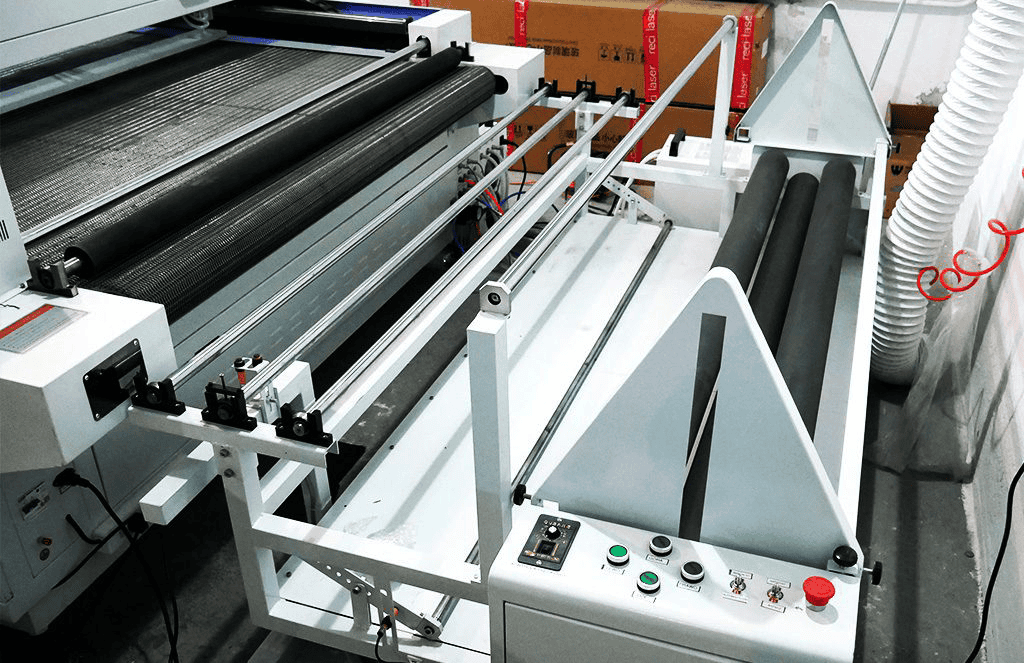 Automatyczny podajnik do materiału do lasera CO2 model TC