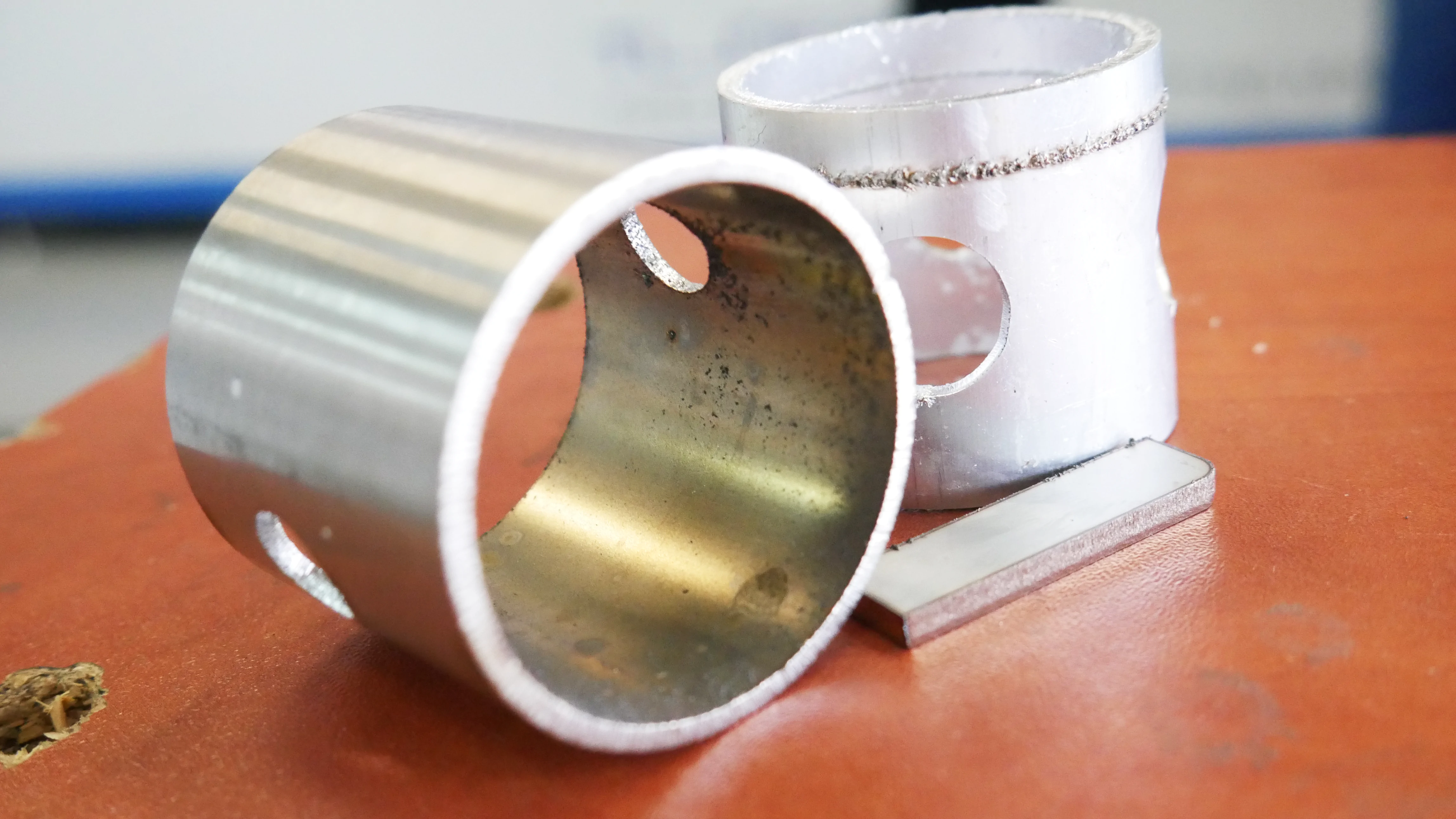 Cięcie cienkiej rury aluminiowej