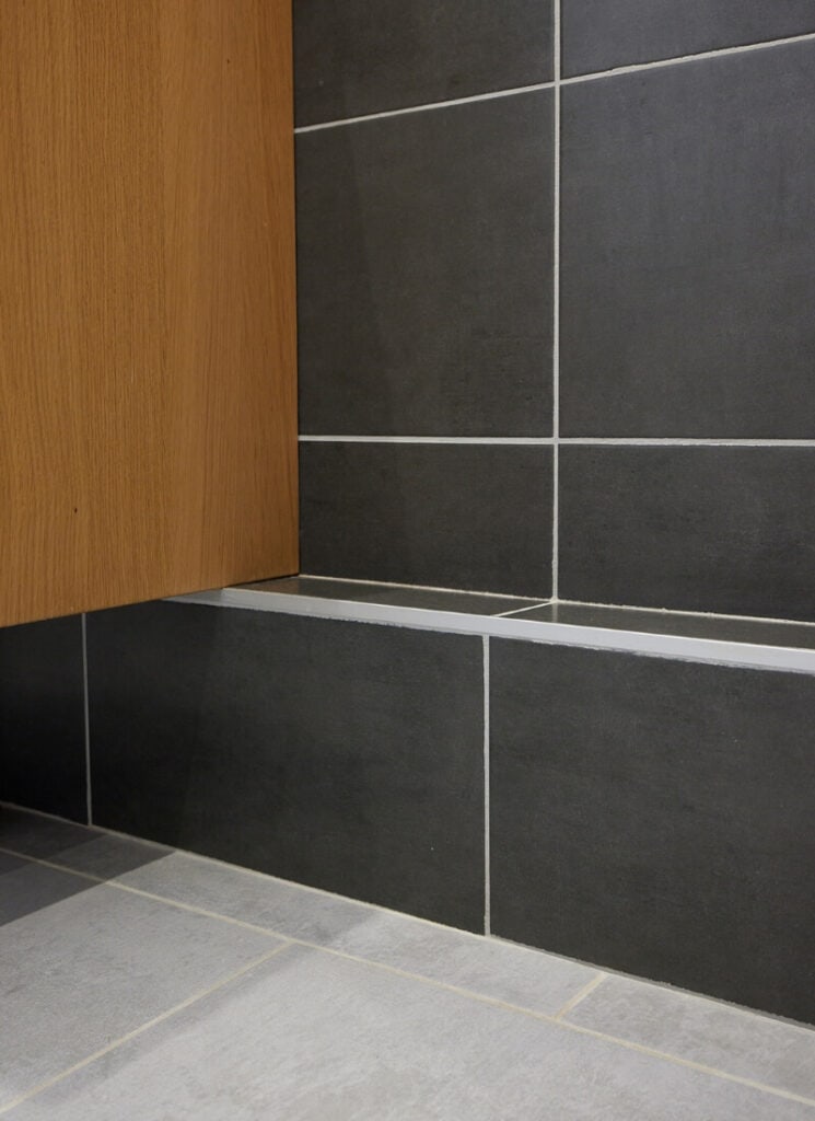 rénovation d'une petite salle de bain humide